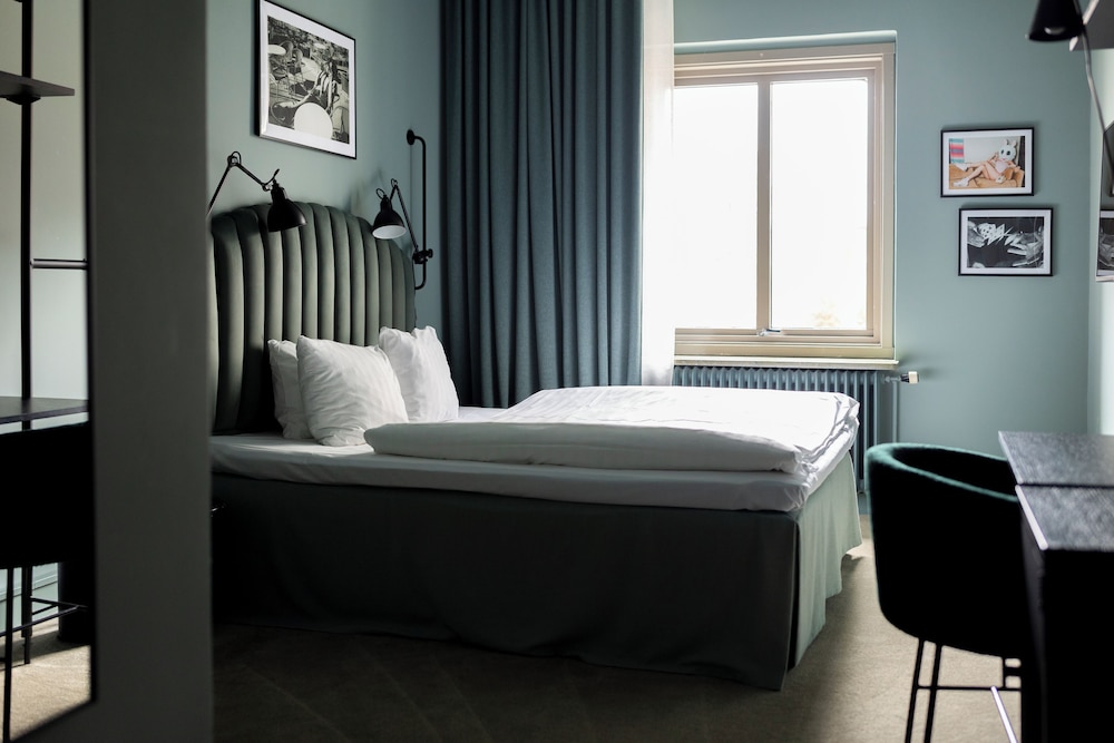 Compact, Double Bed