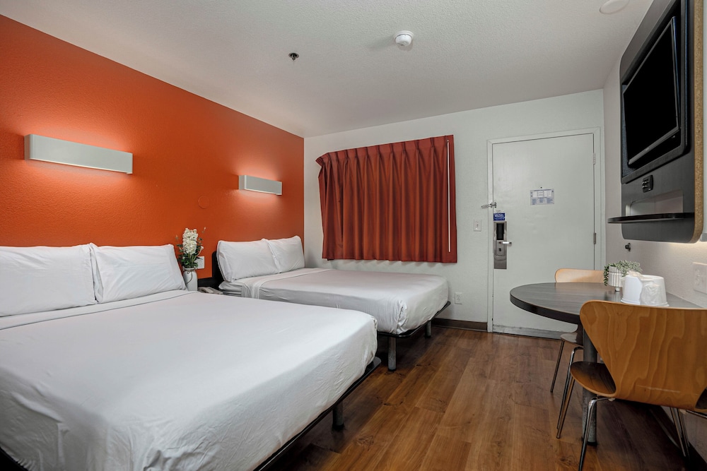 2 Full Beds Premium, Micfridge