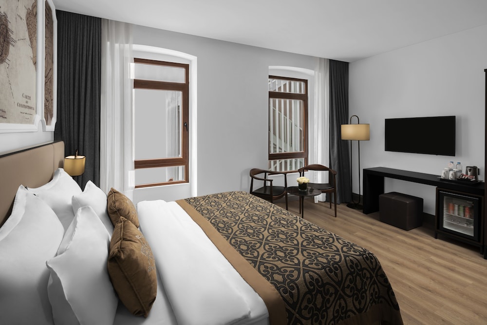 Standard, French Bed, Queen Bed