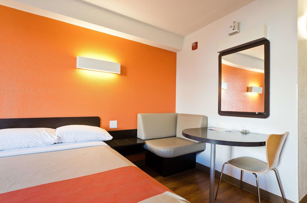Motel6 Springfield, VA - Washington DC Southwest 13/47