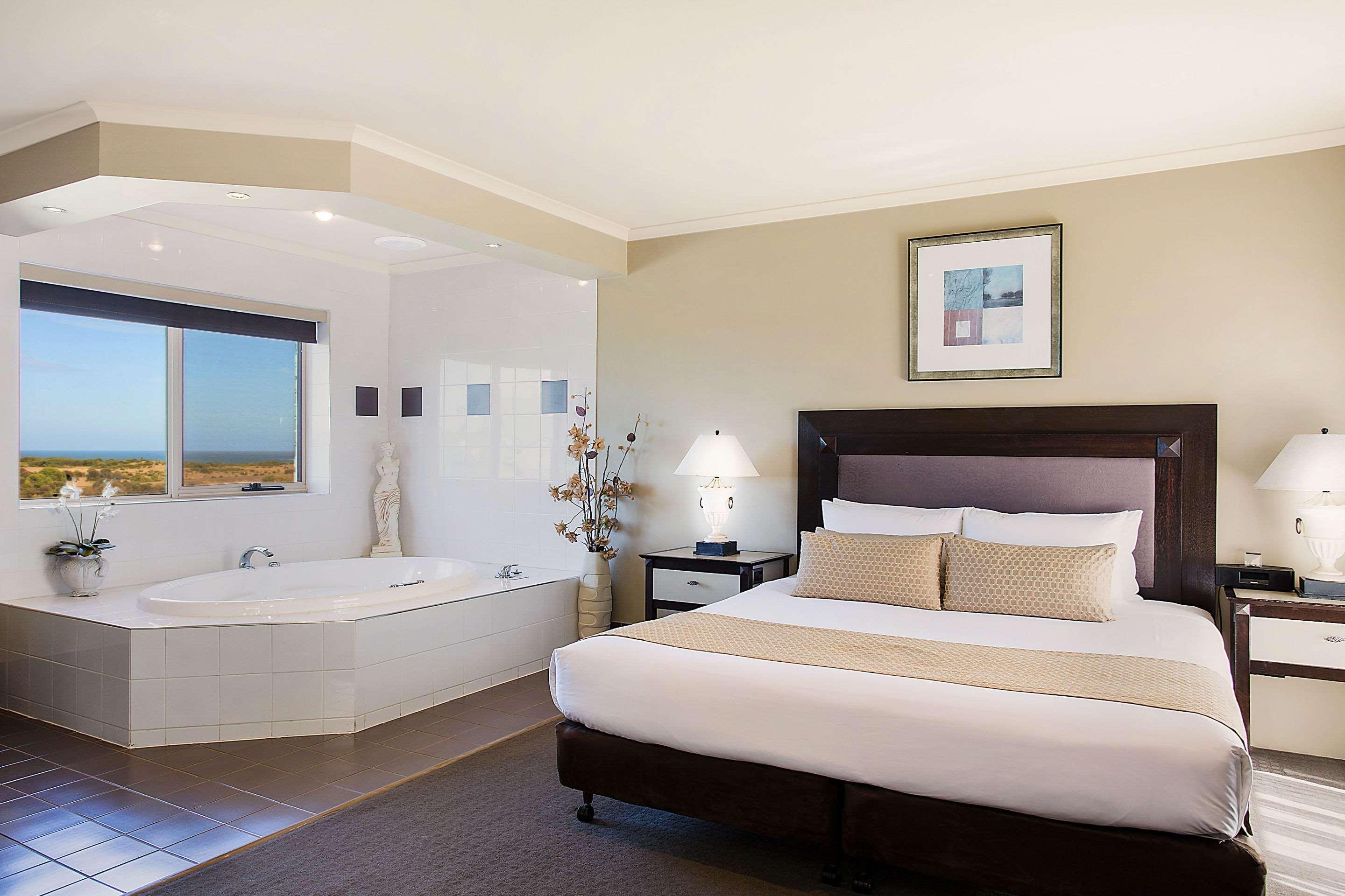 Suite, King Bed