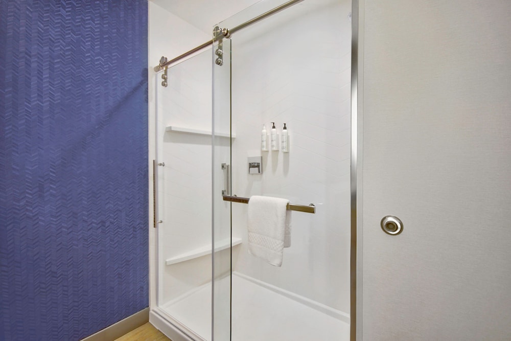 Fairfield Inn & Suites by Marriott Cincinnati North 28/29