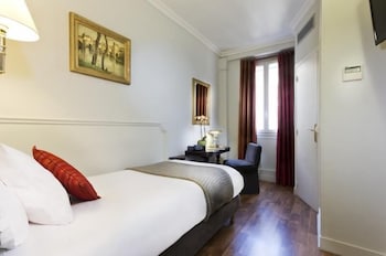 Hotel De La Porte Doree 10/53