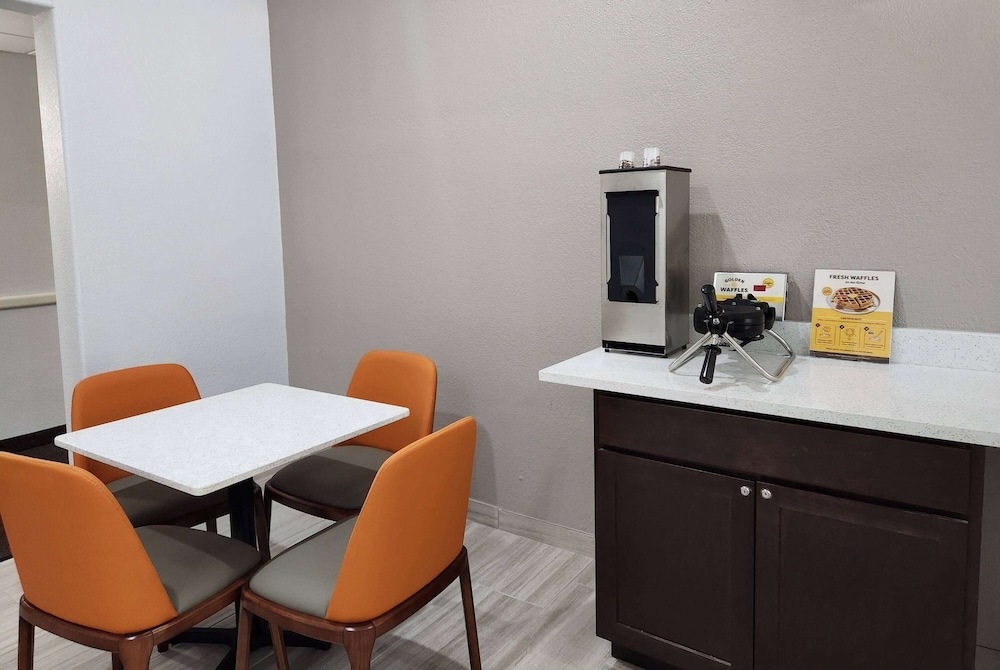 Motel6 San Antonio Tx Airport 43/60