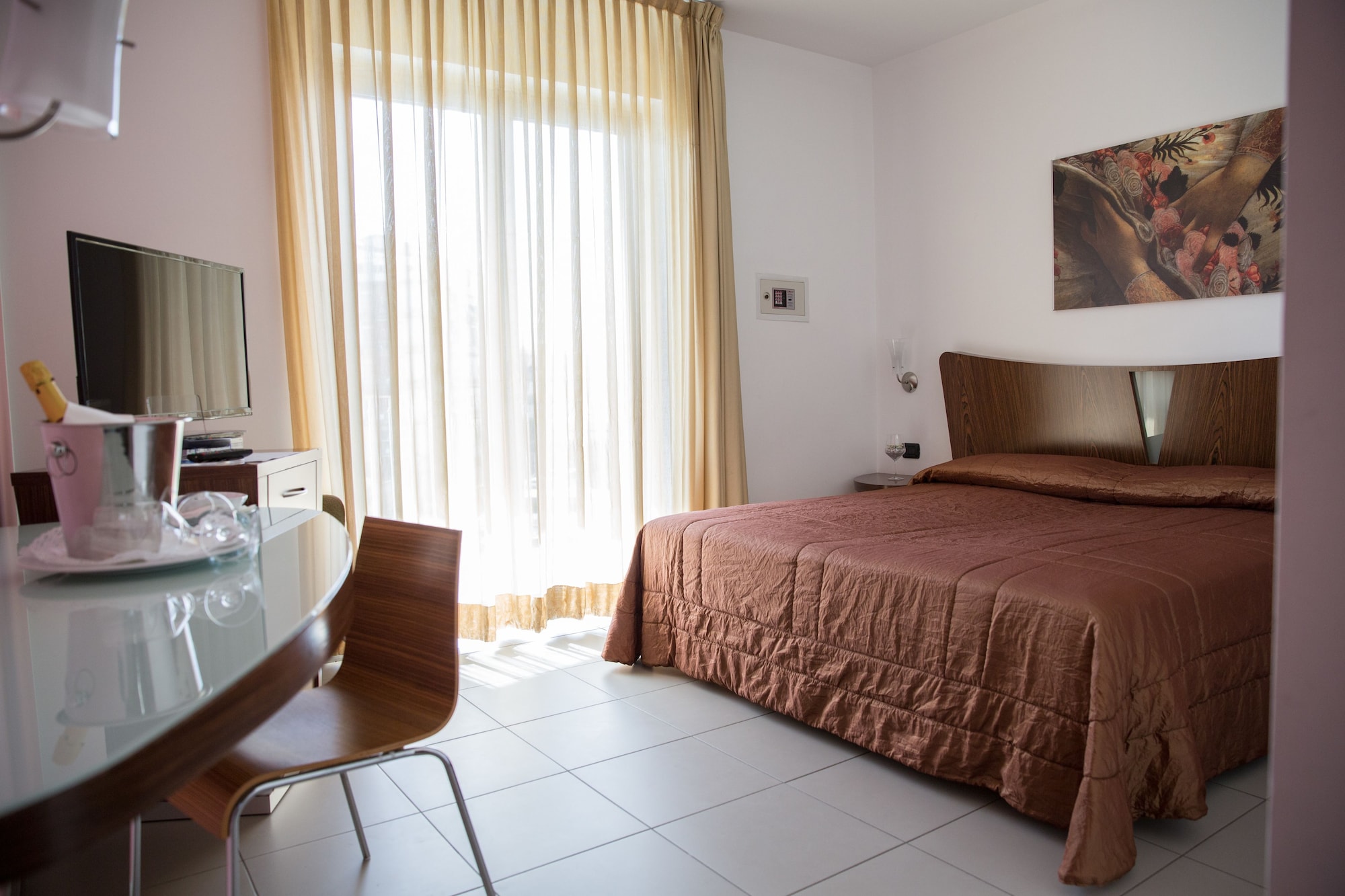 ROOM, TRIPLE