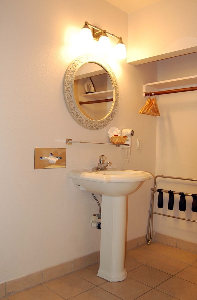 Americas Best Value Inn Los Banos 20/24