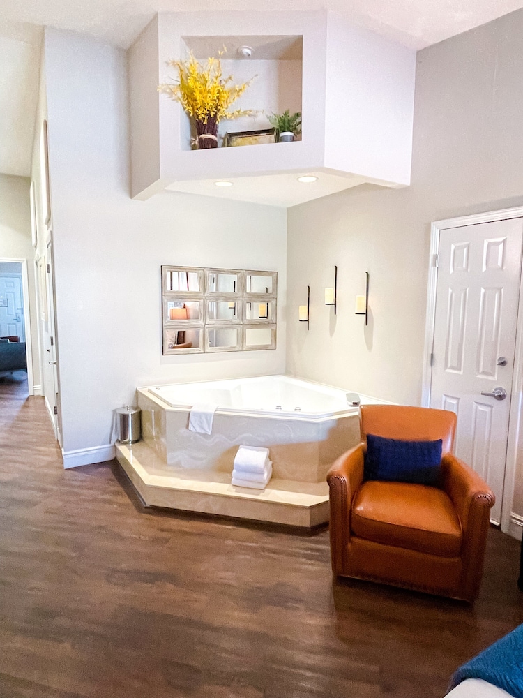 PINEMARK Inn Suites Events 27/50
