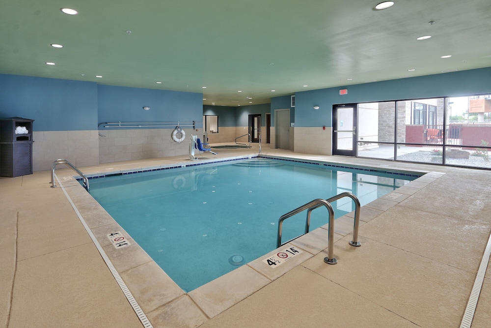 Holiday Inn Express & Suites Albuquerque East 5/34
