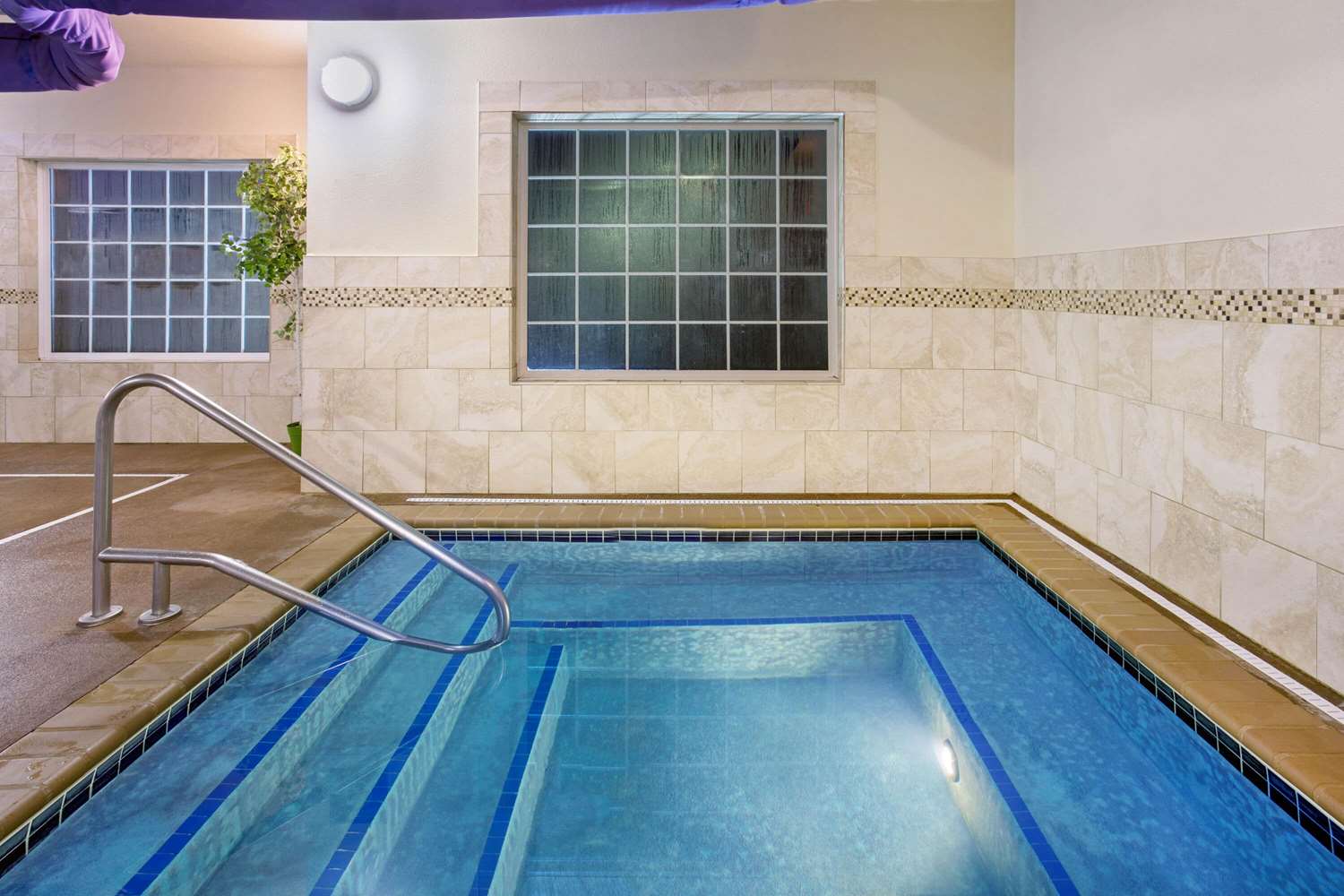 La Quinta Inn & Suites by Wyndham Dickinson 30/50