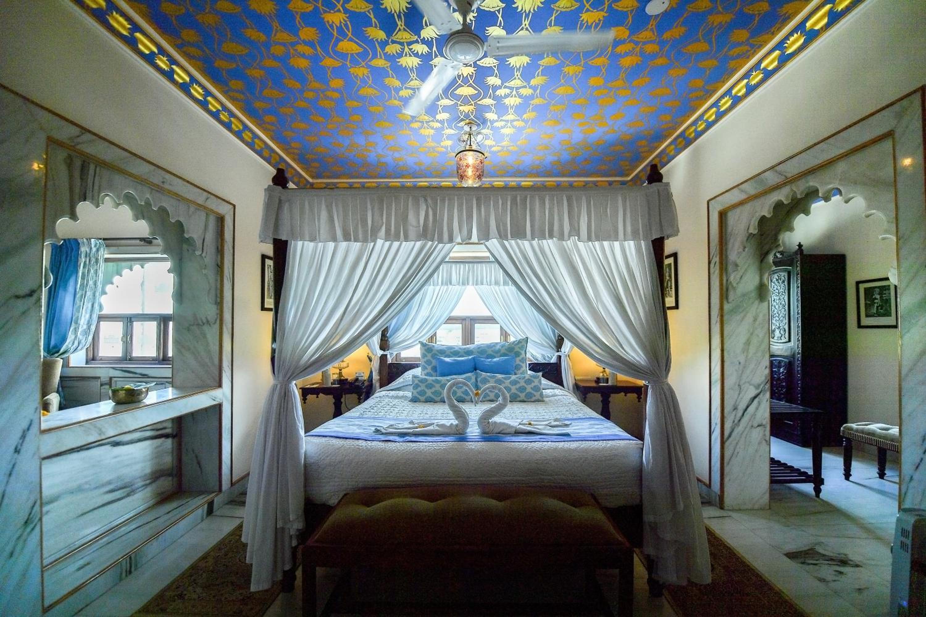 Lake, Suite