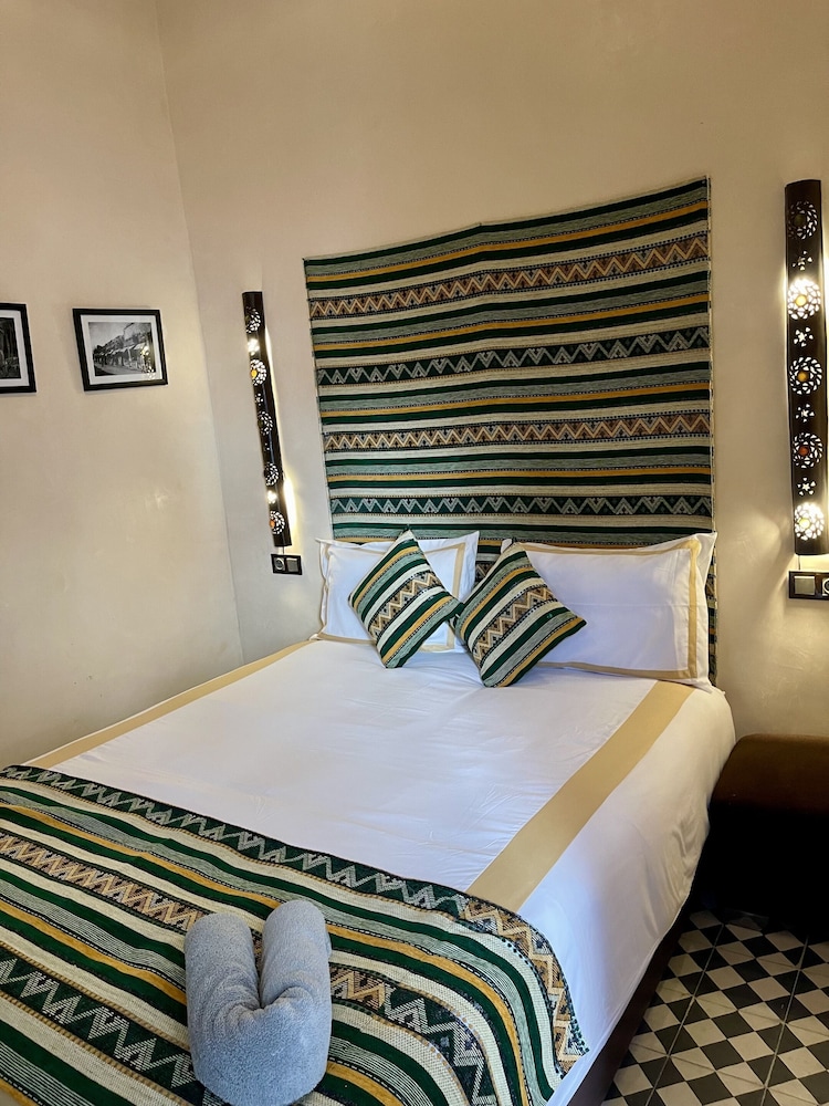 DELUXE, DOUBLE BED
