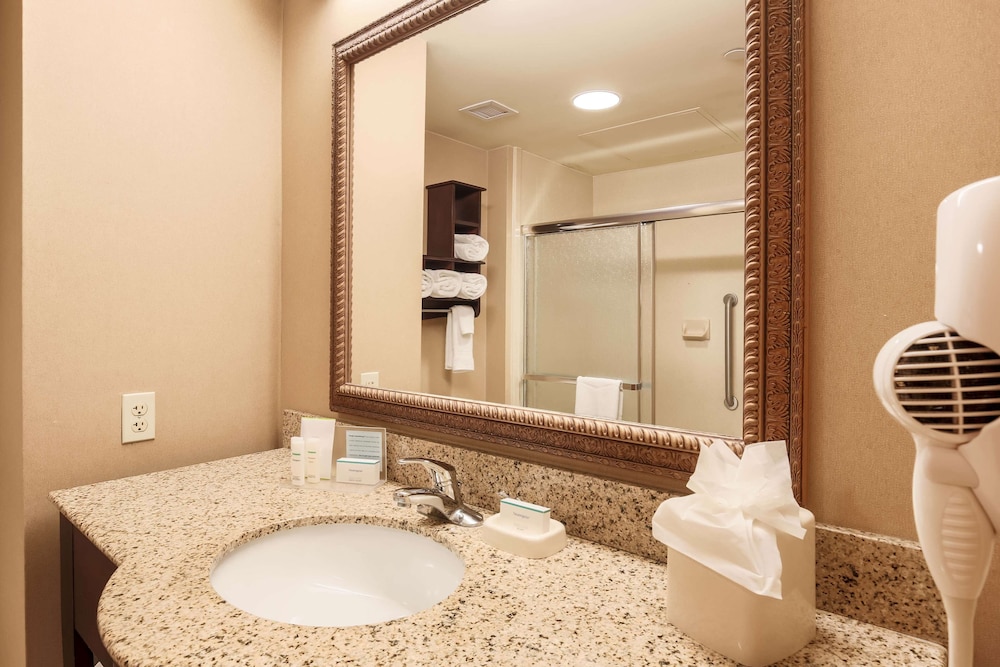 Hampton Inn Nanuet 12/41