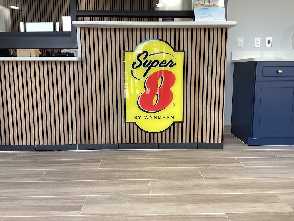 Super 8 by Wyndham Baltimore Northwest 4/40