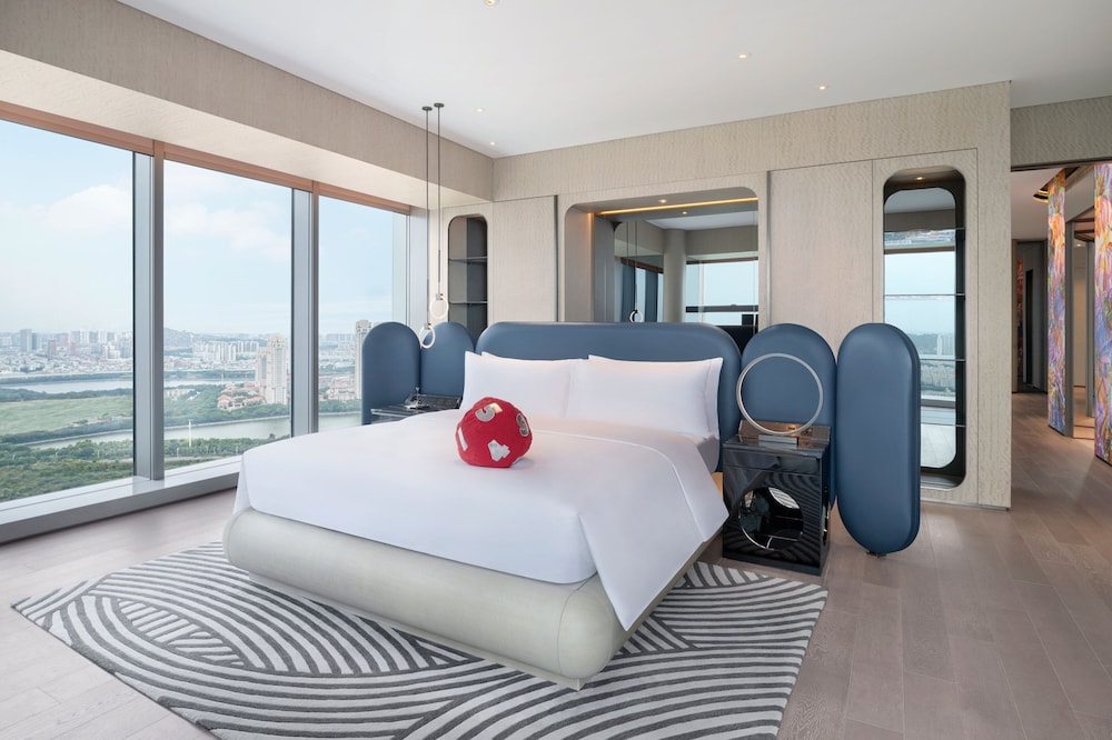 1 Bedroom, Marvelous, Suite, King Bed, City View