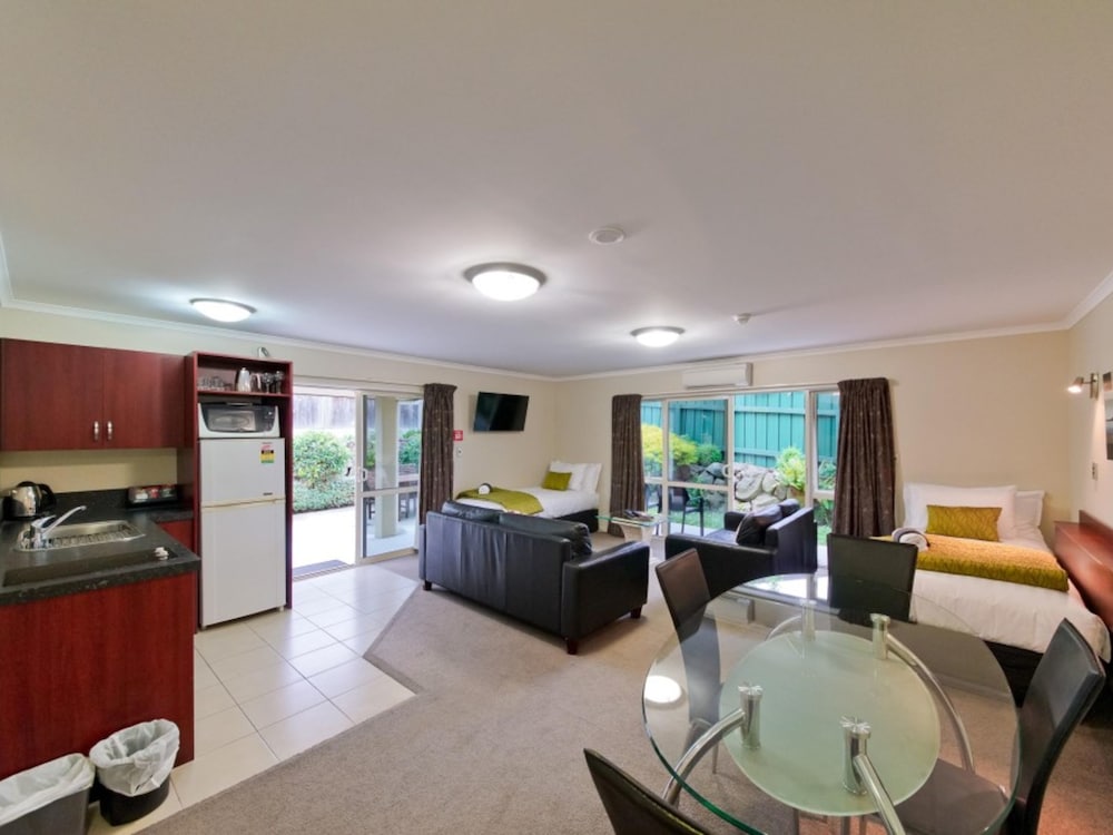 Avenue Motor Lodge 28/35