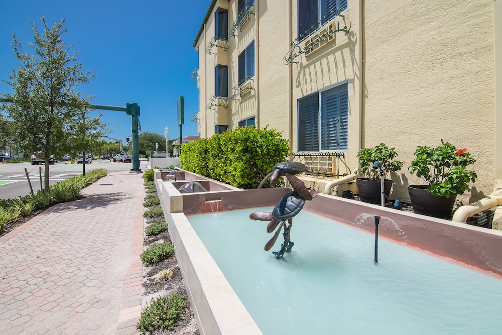 Naples Park Central Hotel 45/50