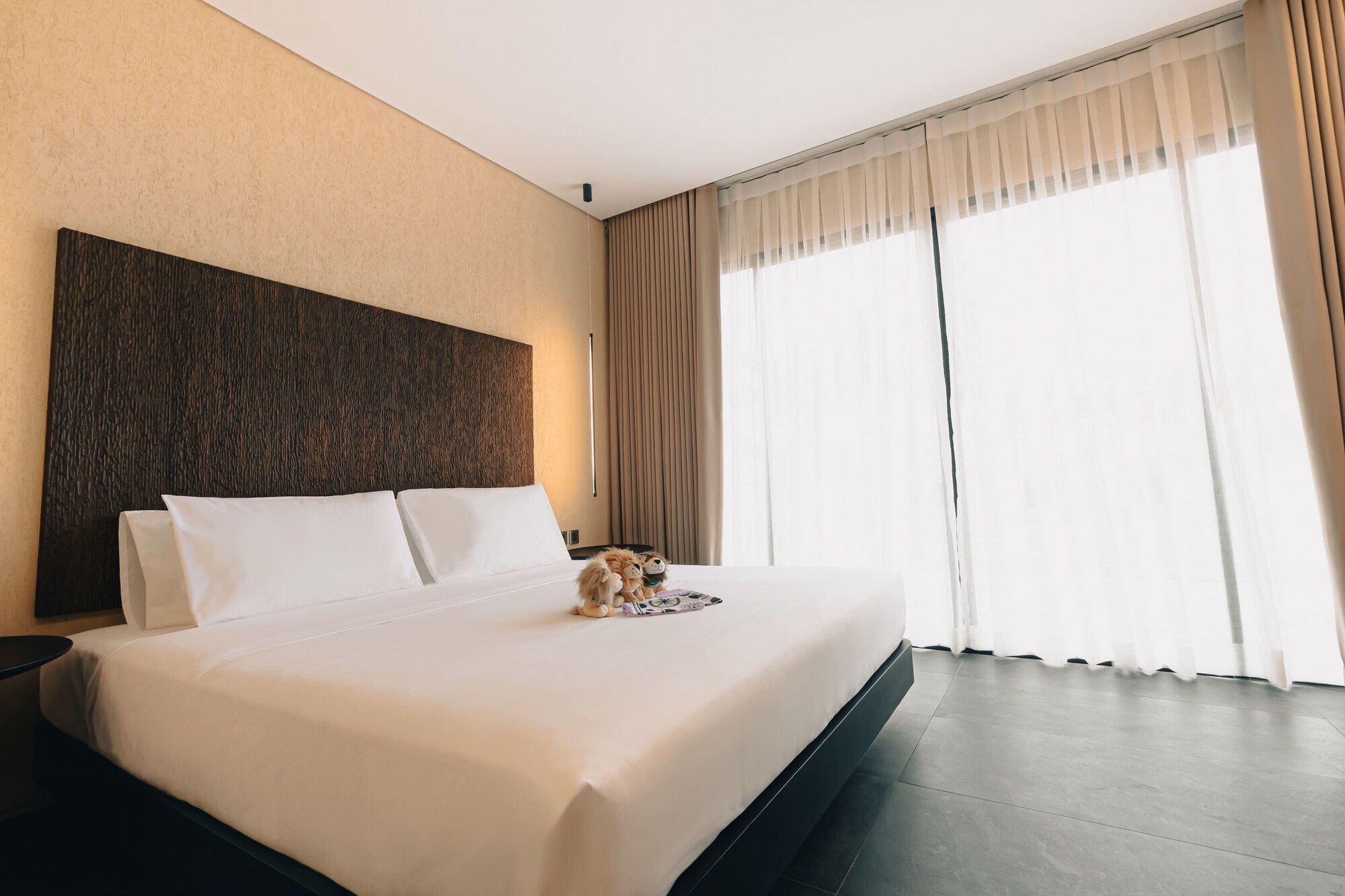 DELUXE, DOUBLE BED