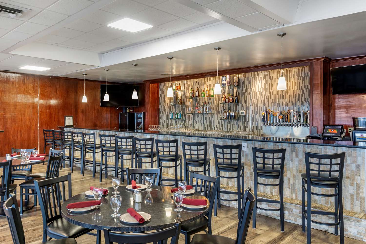 Best Western Plus Lake Front Hotel 35/51