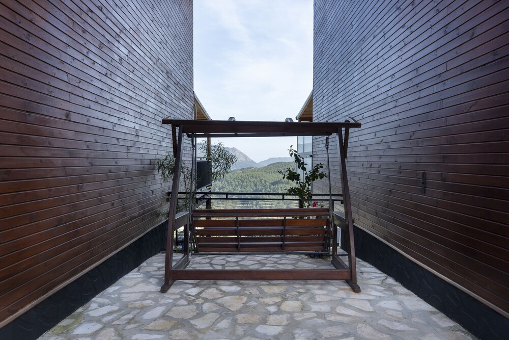 La Veranda Villas 12/25