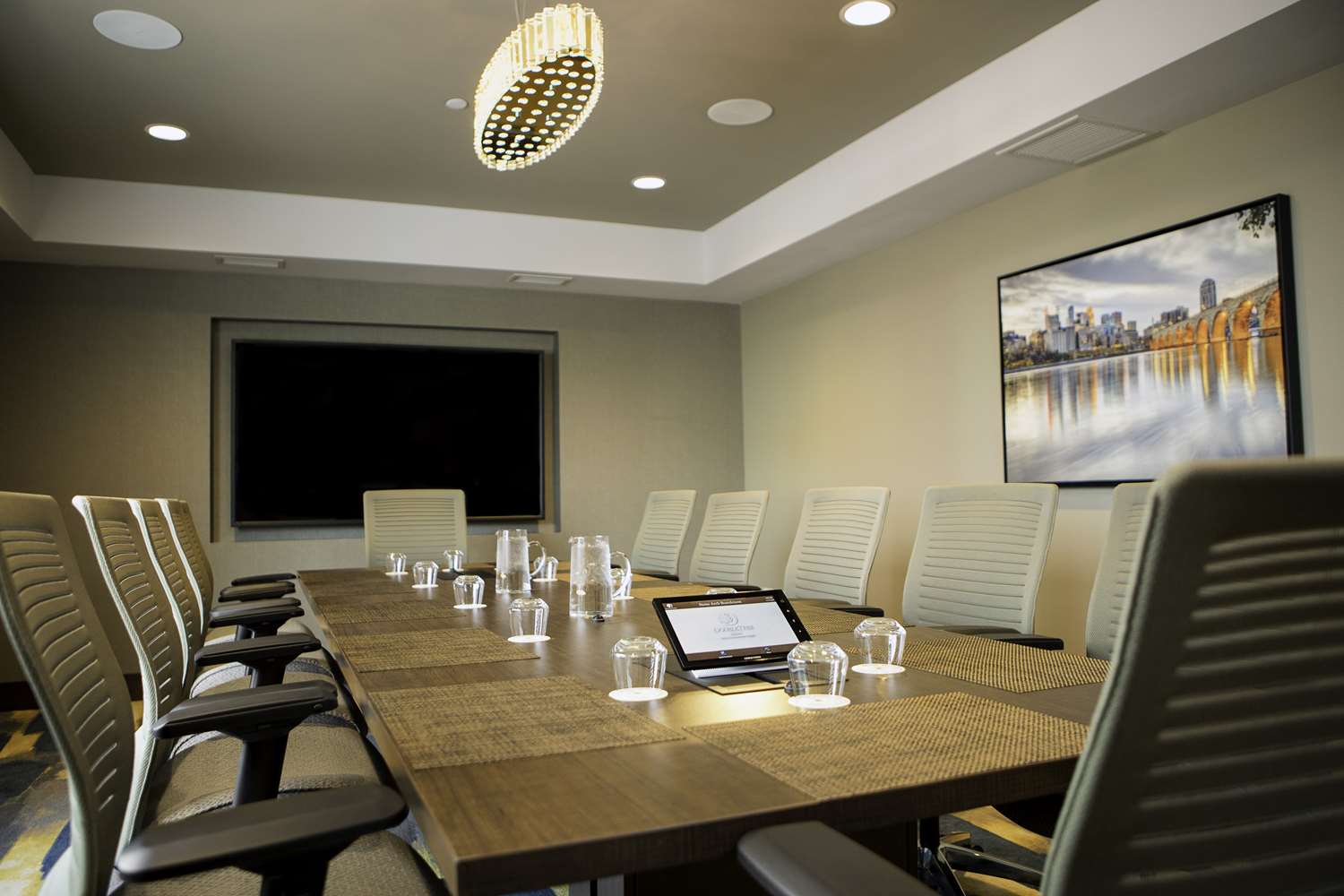 Hilton Garden Inn Minneapolis University Area 48/54