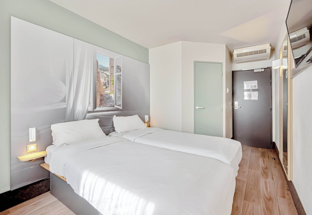 غرفة بسريرين منفصلين، B&B Hotel Brignoles 3/6