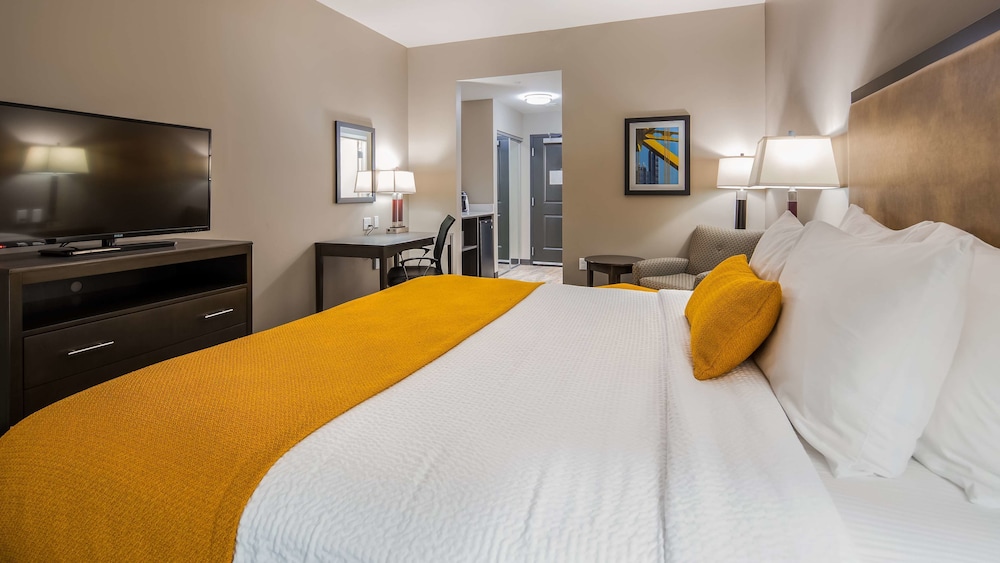 Best Western Plus Cranberry-Pittsburgh North 16/52