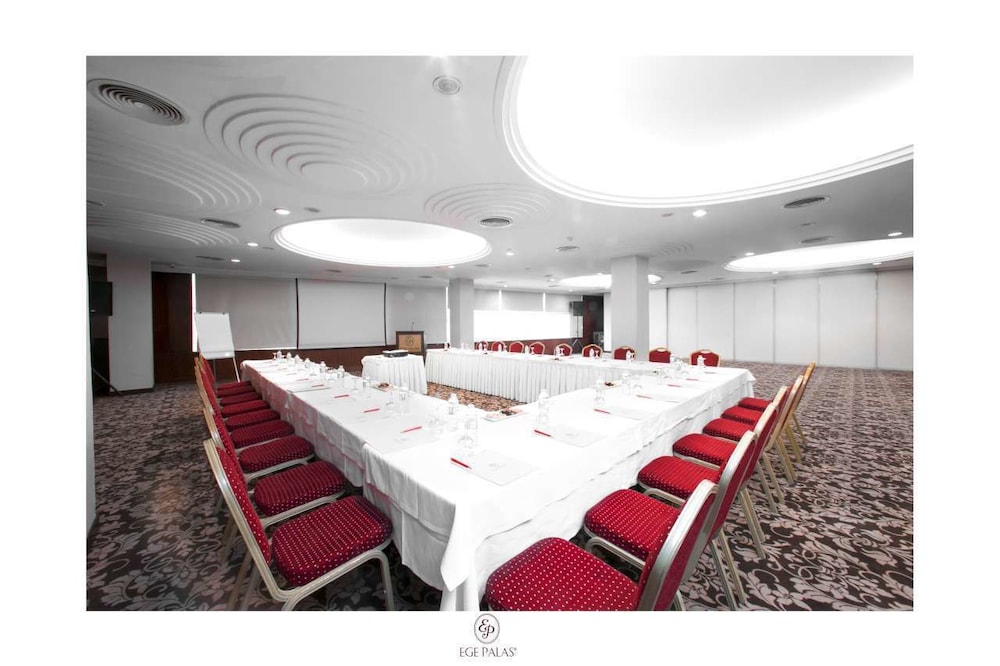 Ege Palas Business Hotel 61/66