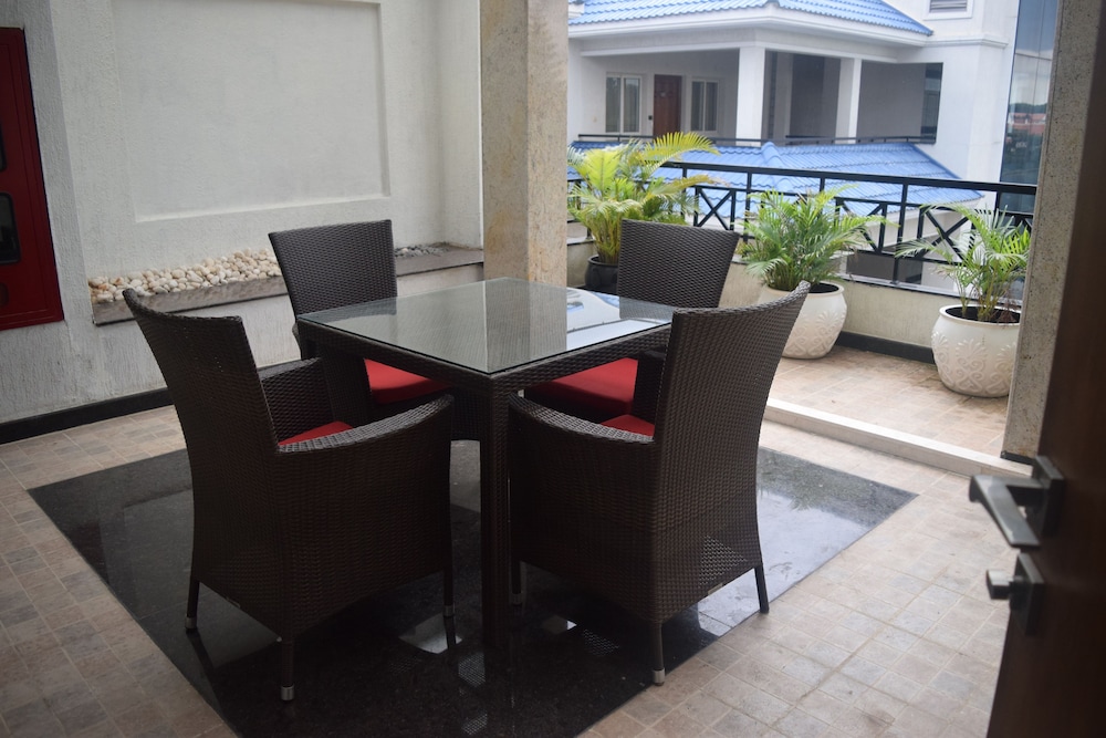 Clarks Exotica Convention Resort Spa 57/70