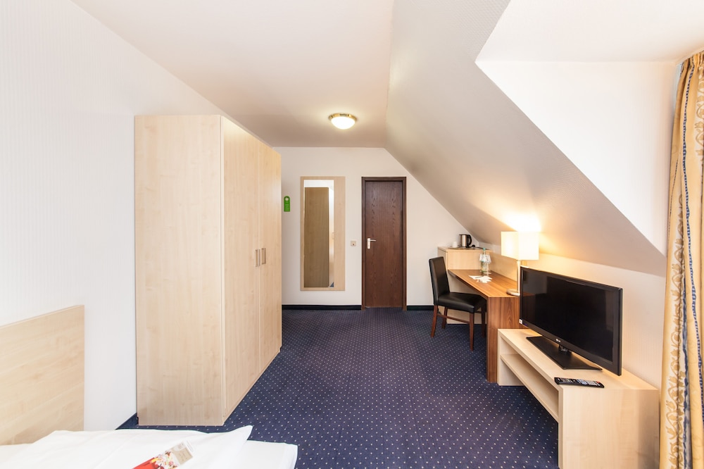 Hotel Mariella Airport 28/80