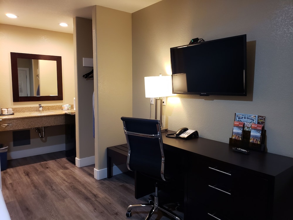 Fairview Inn And Suites Healdsburg 53/65