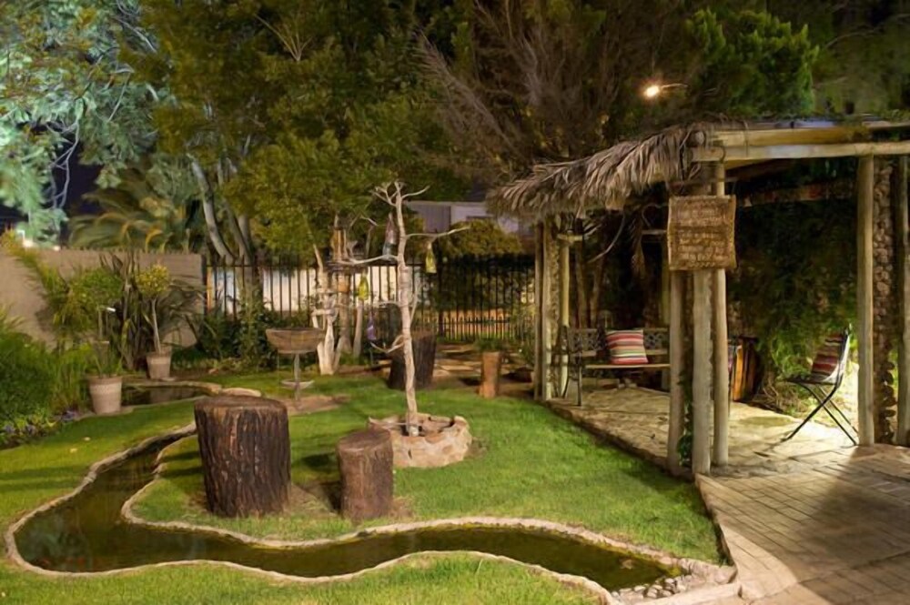 La Boheme Guesthouse 10/13
