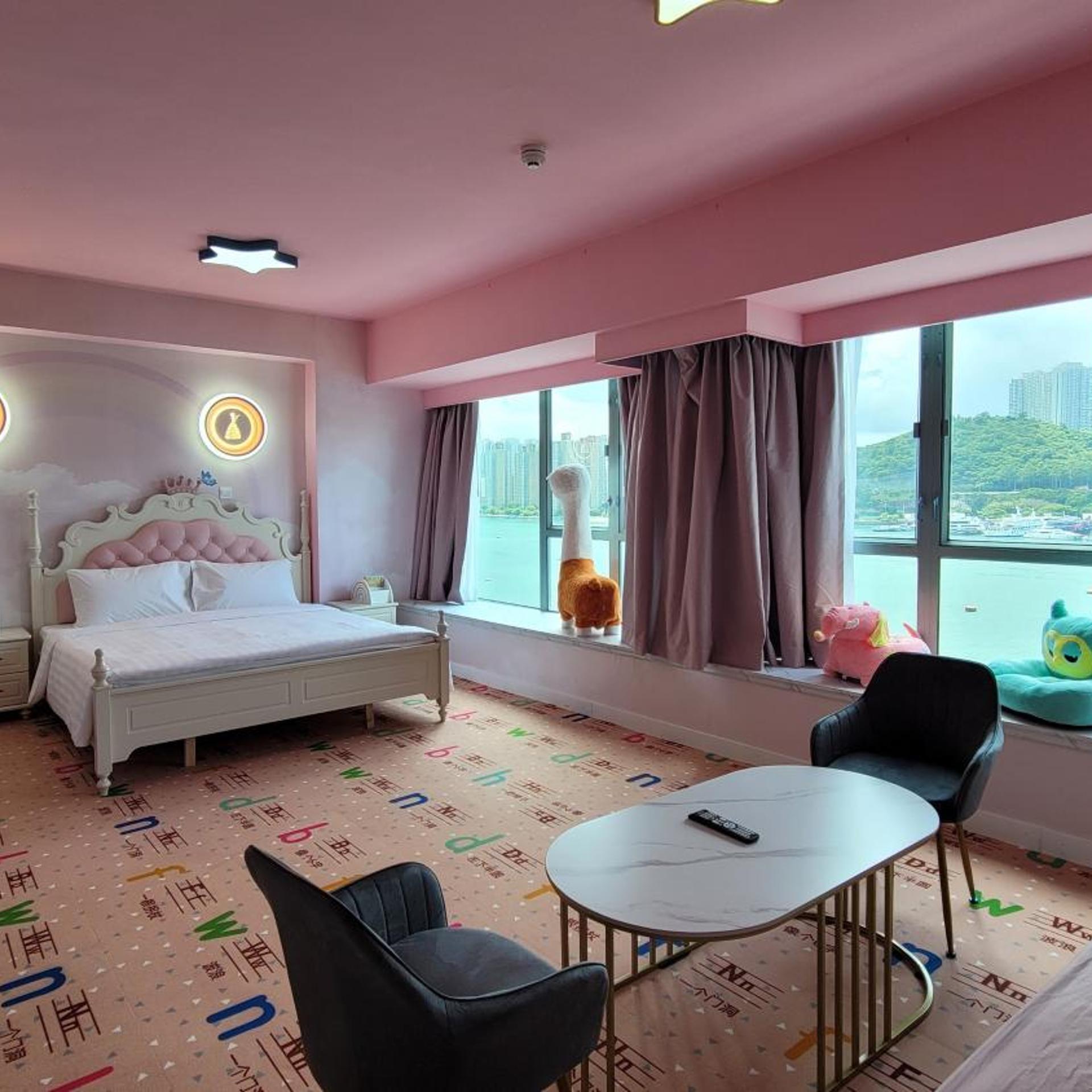Theme Seaview Suite، Grand Bay View Hotel 3/8