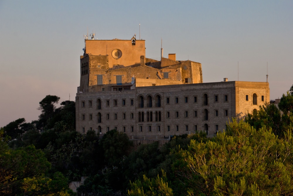 Petit Hotel Hostatgeria Sant Salvador 3/66