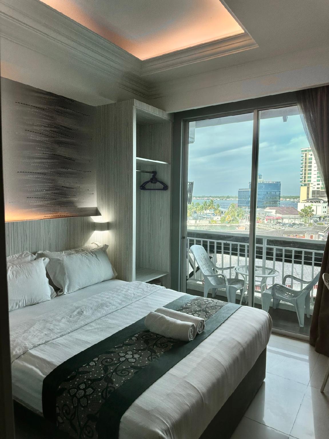 Pacific Inn 13/21