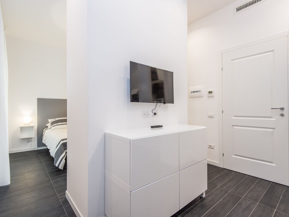 Vatican Luxury Suites 34/65