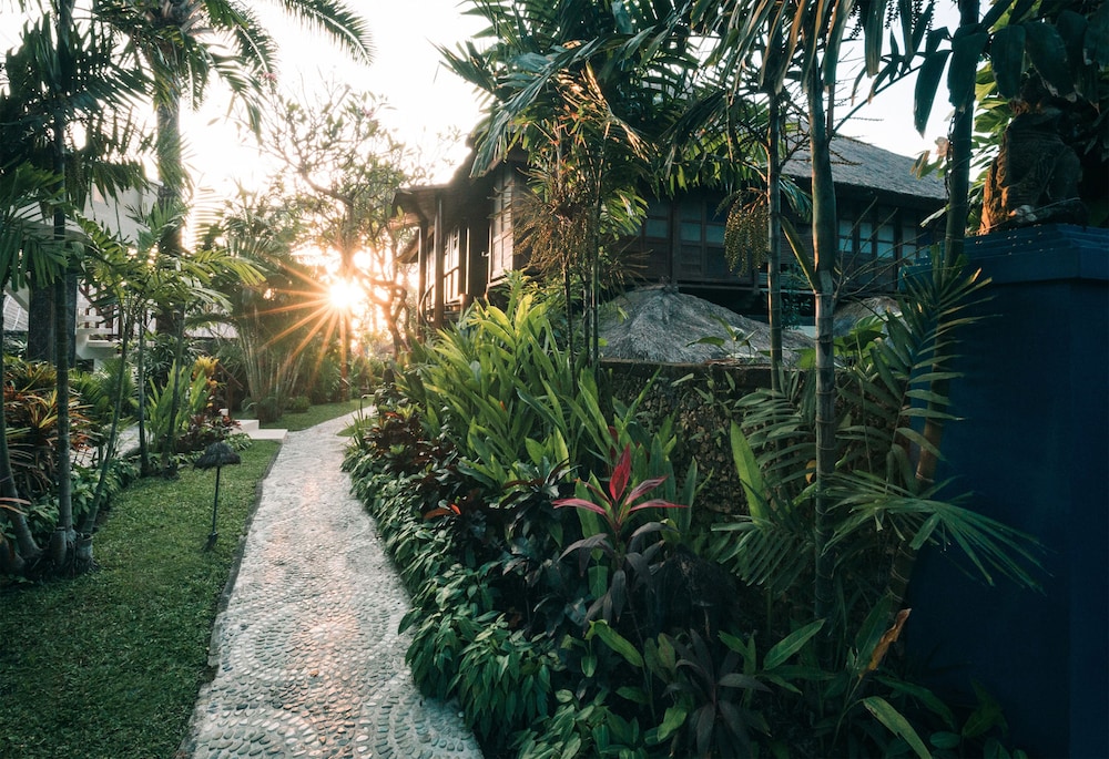 Hotel Tugu Bali 74/76