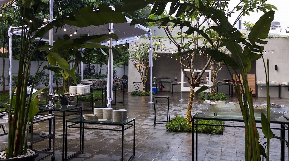 Aviary Bintaro 48/49