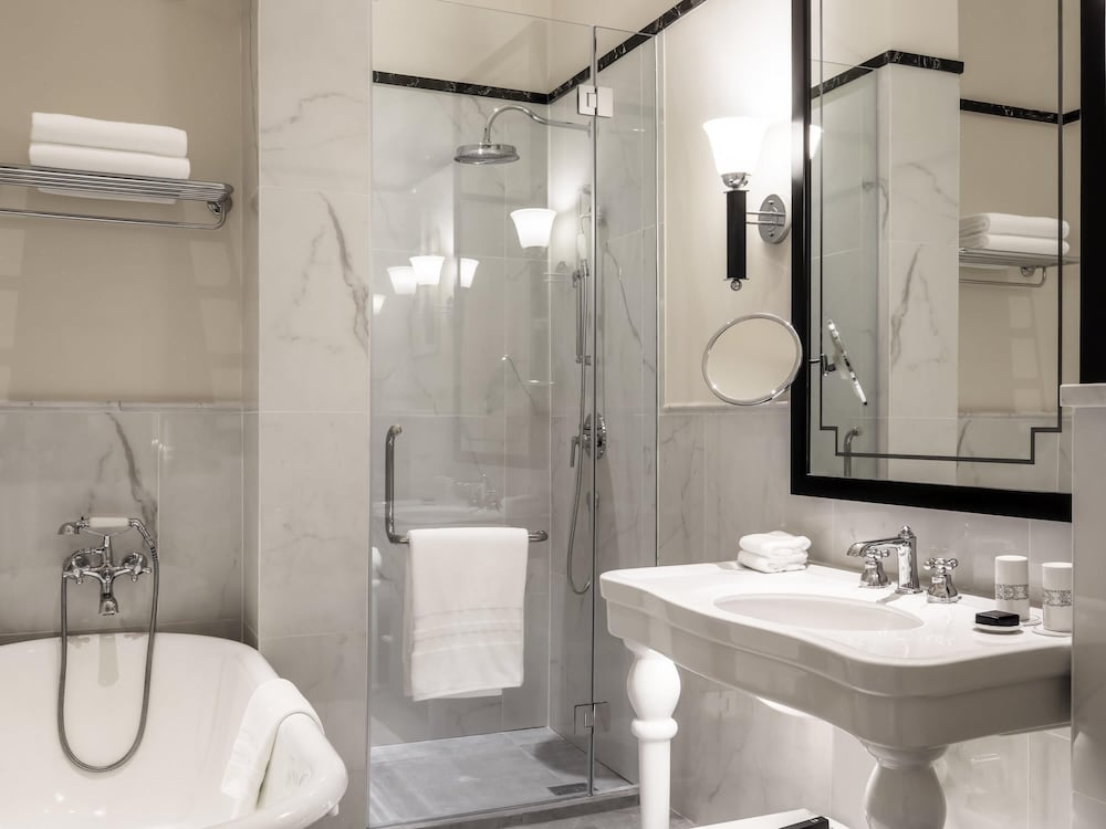Landmark, Twin Beds, Pool View، Raffles Hotel Le Royal 7/7