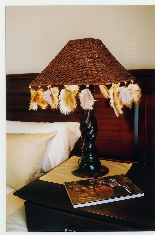 Falling Feather Inn 23/49