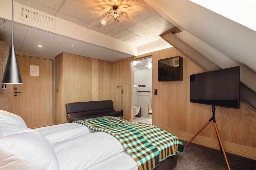 BASIC, DOUBLE BED