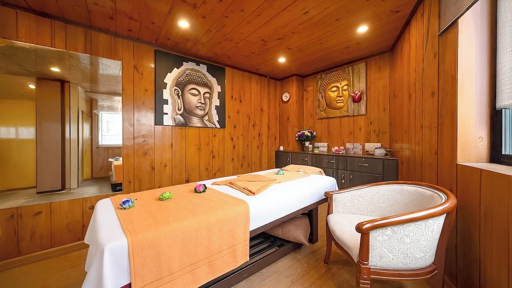 Jai Hotels 24/50
