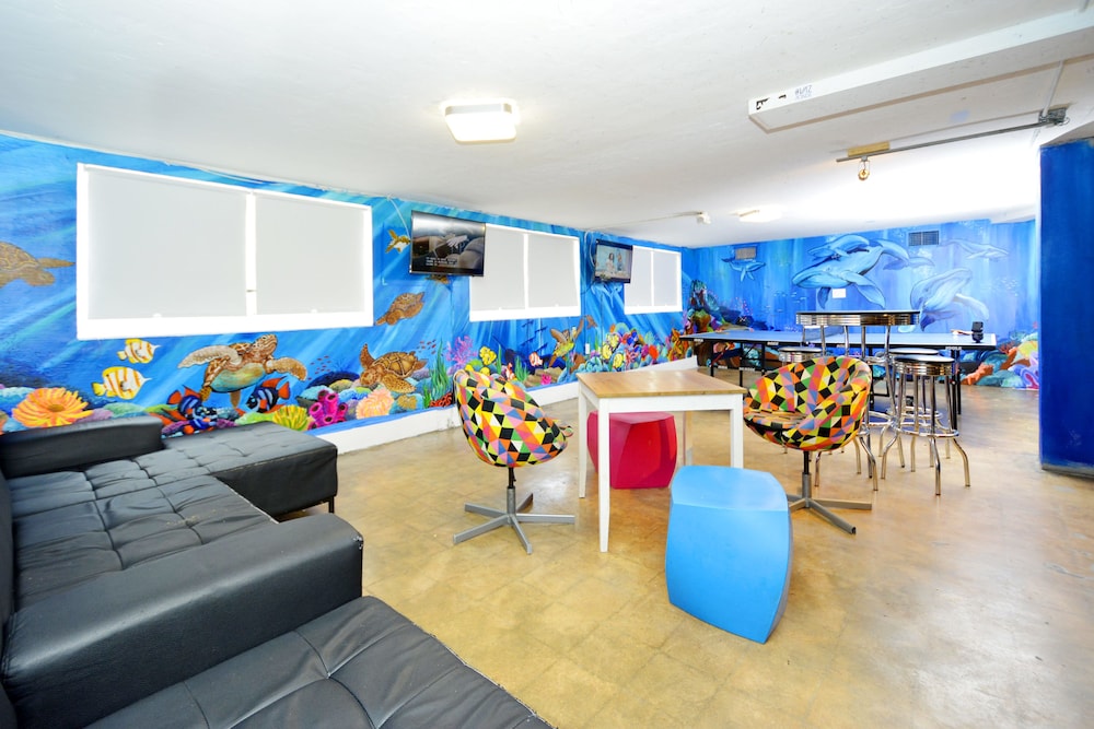 South Beach Rooms and Hostel 44/48