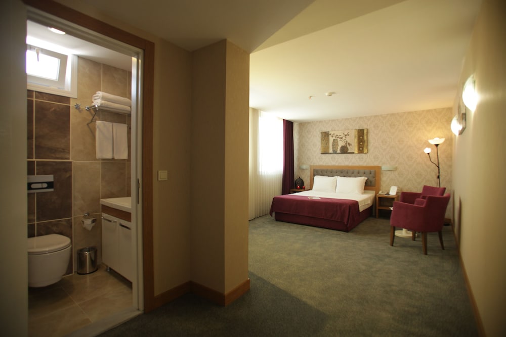 HELIKON BUSINESS HOTEL 16/35