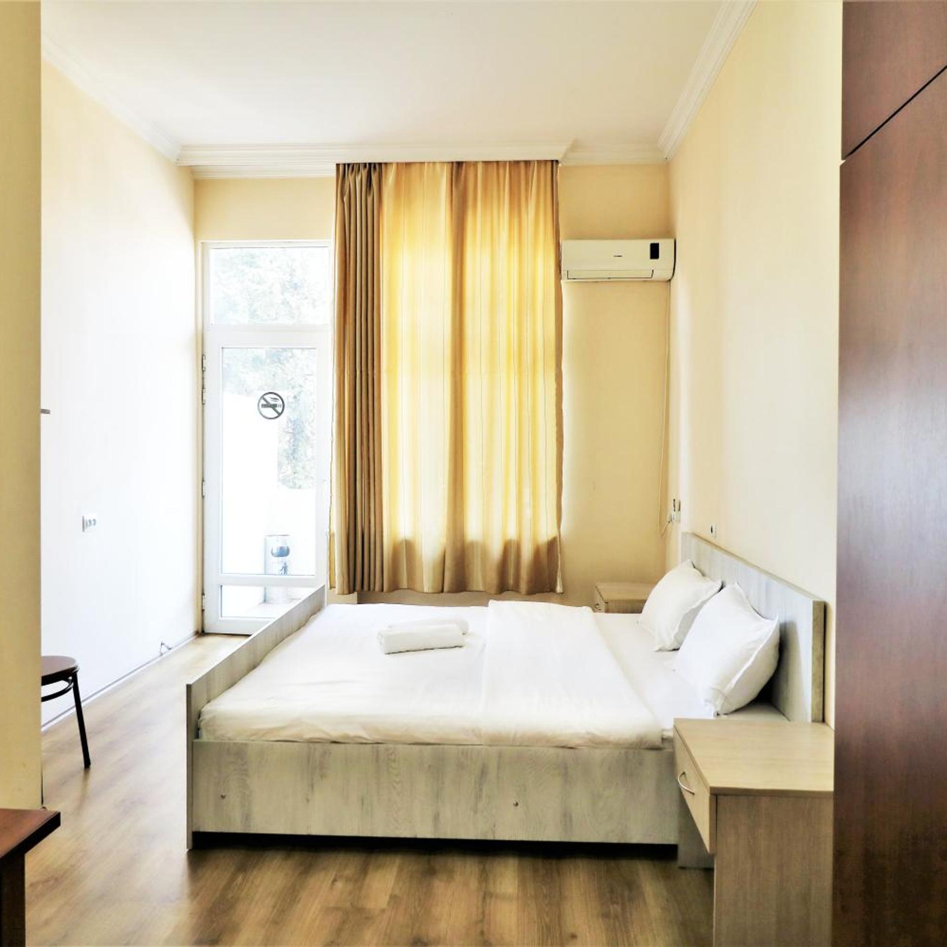 Room, Single