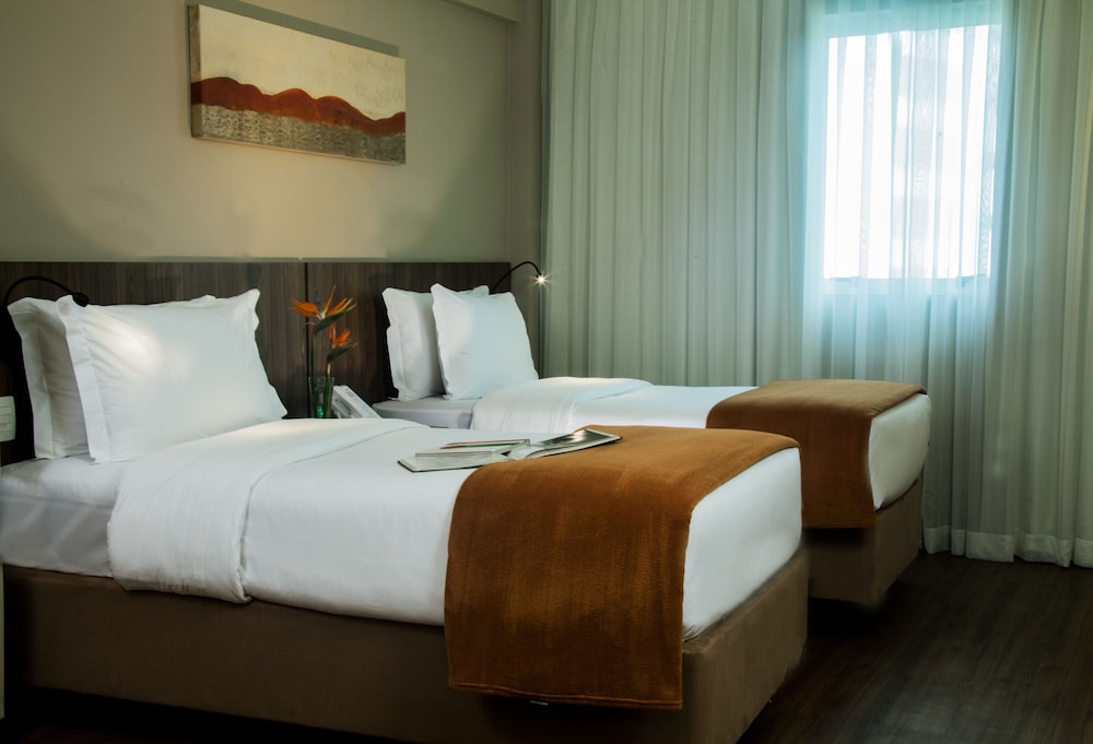 Bh Raja Hotel 11/46