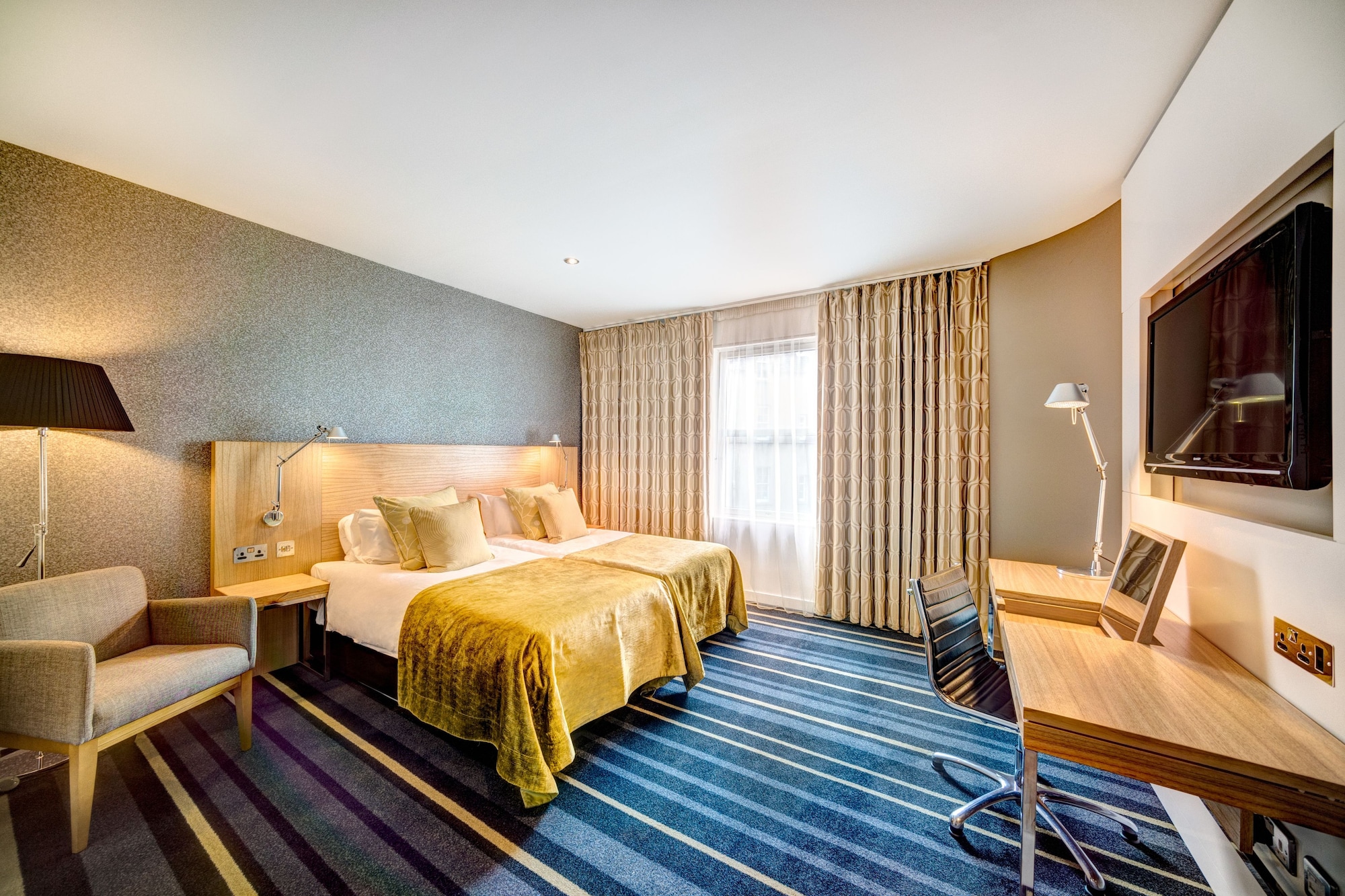 City, Twin Beds، Apex City 2/15