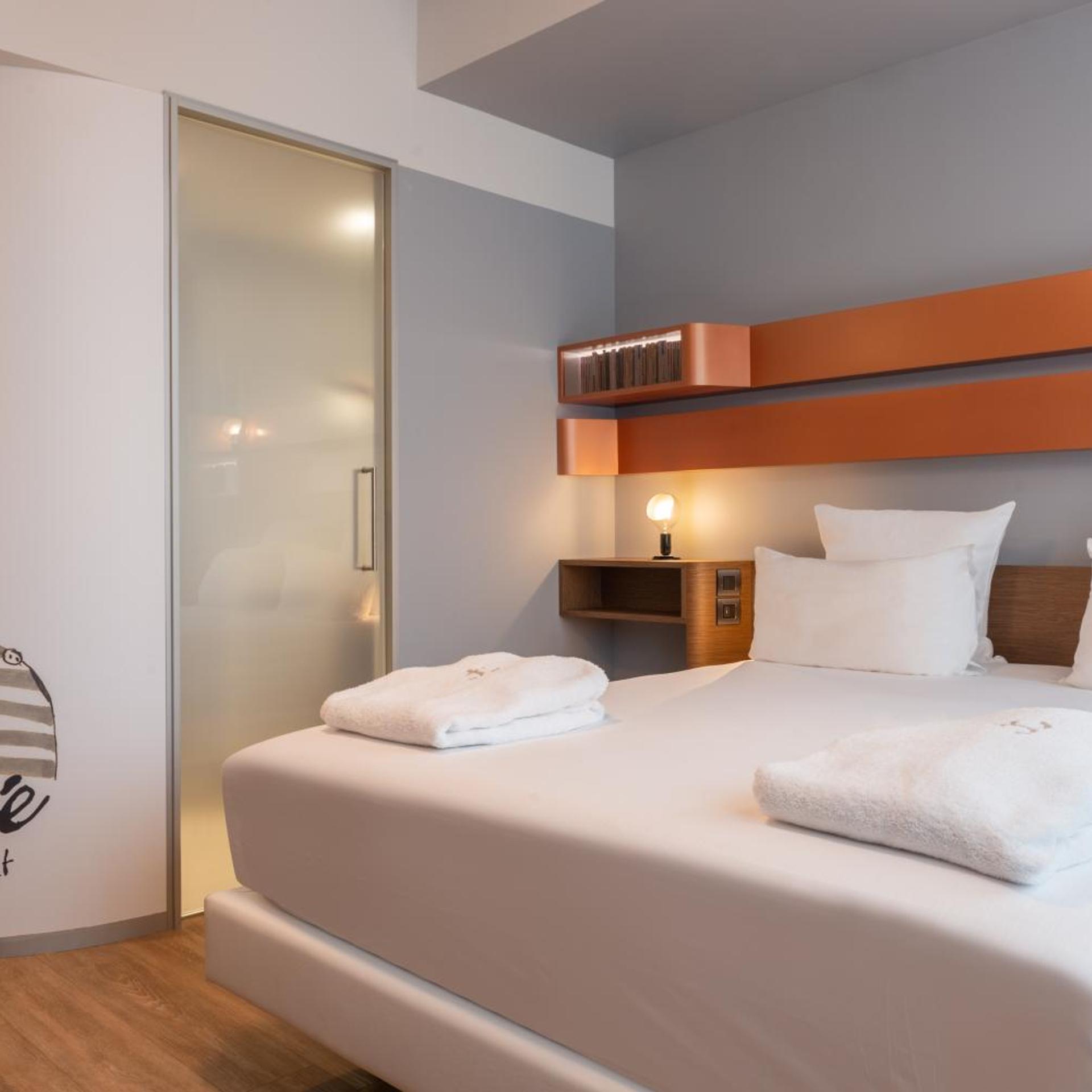 Deluxe, Double Bed