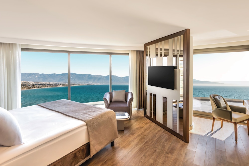 غرفة بانورامية بسرير مزدوج بإطلالة على البحر بشرفة، Beks Premium Resort and Spa 4/6