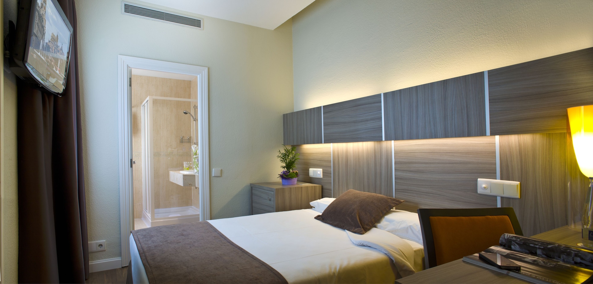 ROOM, SINGLE