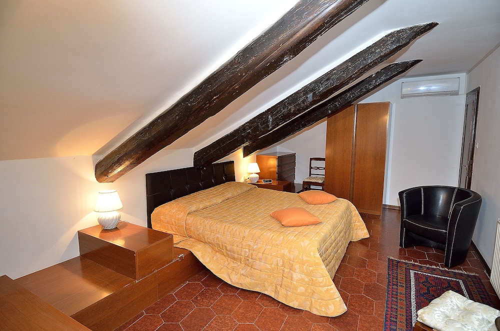 Charming Venice Apartments 30/78